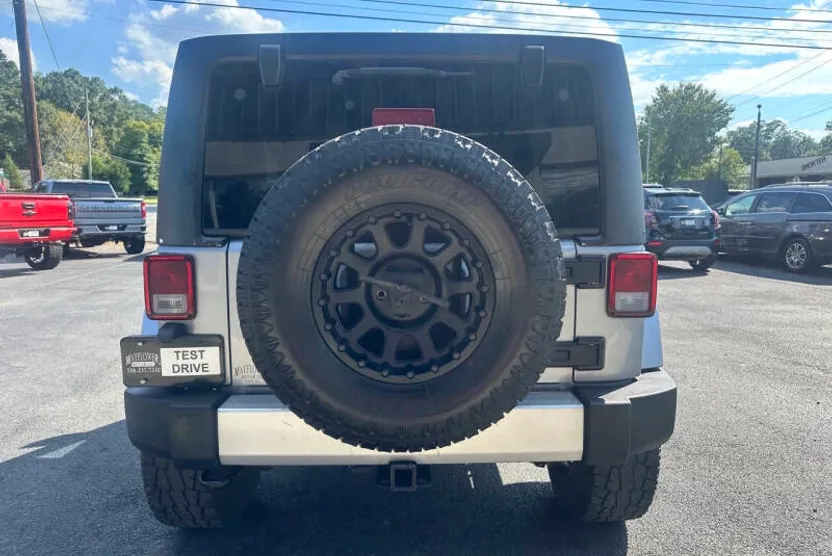 2014 Jeep Wrangler Unlimited Sahara photo 1