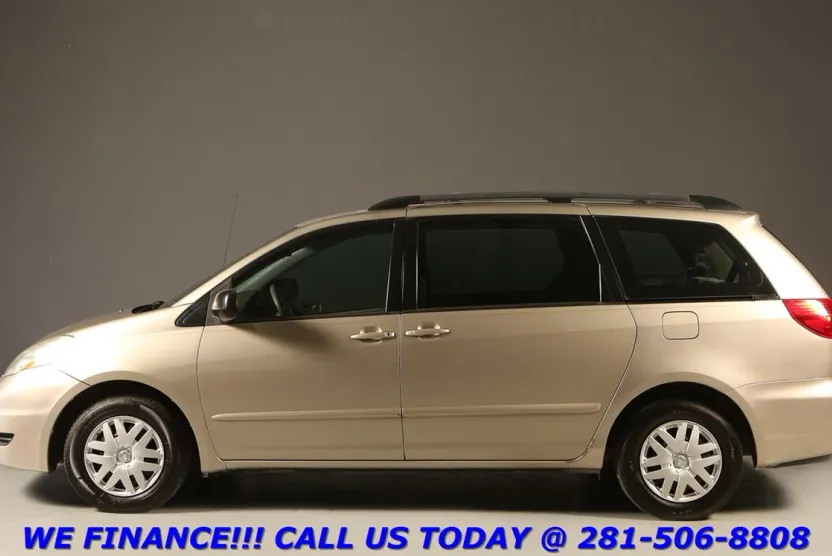 2007 Toyota Sienna CE photo 1