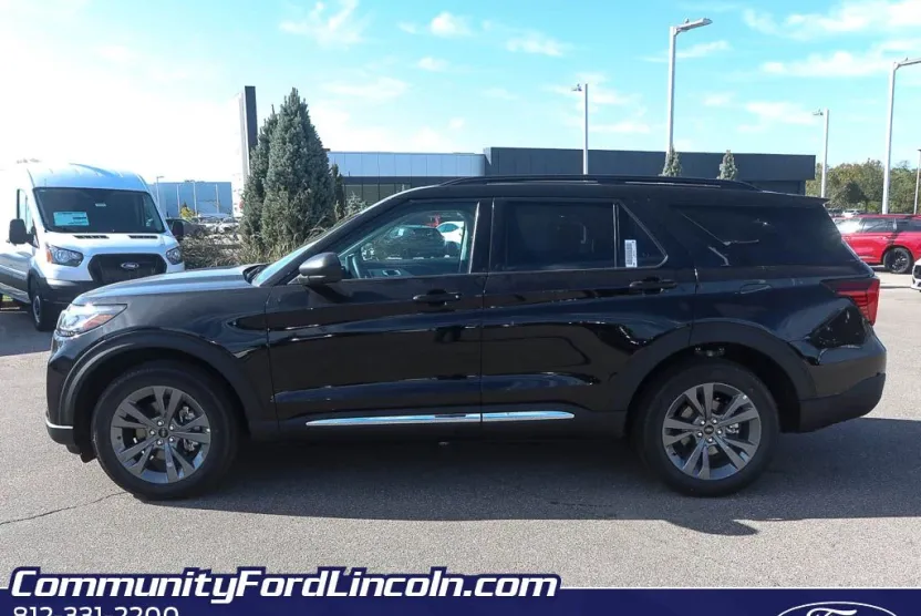 2025 Ford Explorer photo 1