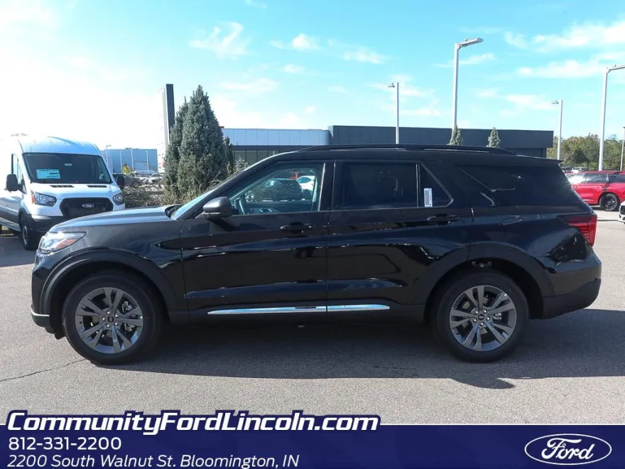 2025 Ford Explorer photo 1