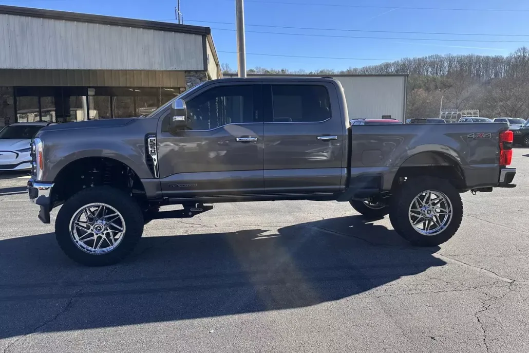 2023 Ford F-250 Lariat photo 1