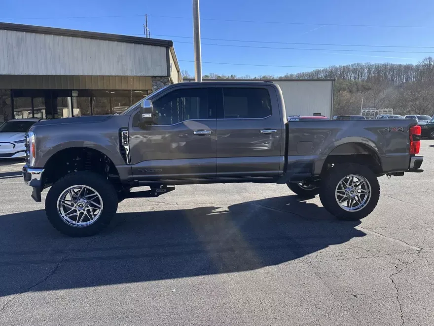 2023 Ford F-250 Lariat photo 1