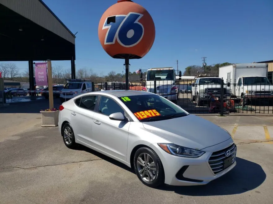 2018 Hyundai Elantra SEL photo 1
