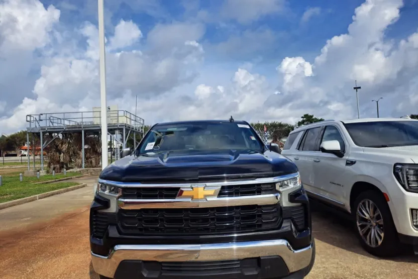 2024 Chevrolet Silverado 1500 LT photo 1