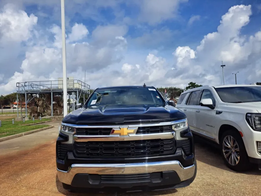 2024 Chevrolet Silverado 1500 LT photo 1