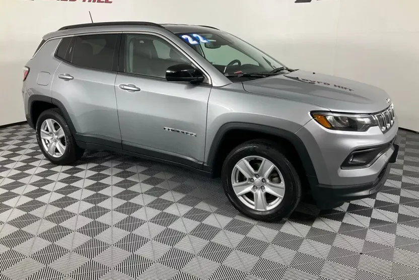 2022 Jeep Compass Latitude photo 1