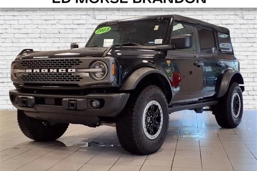 2023 Ford Bronco Base photo 1