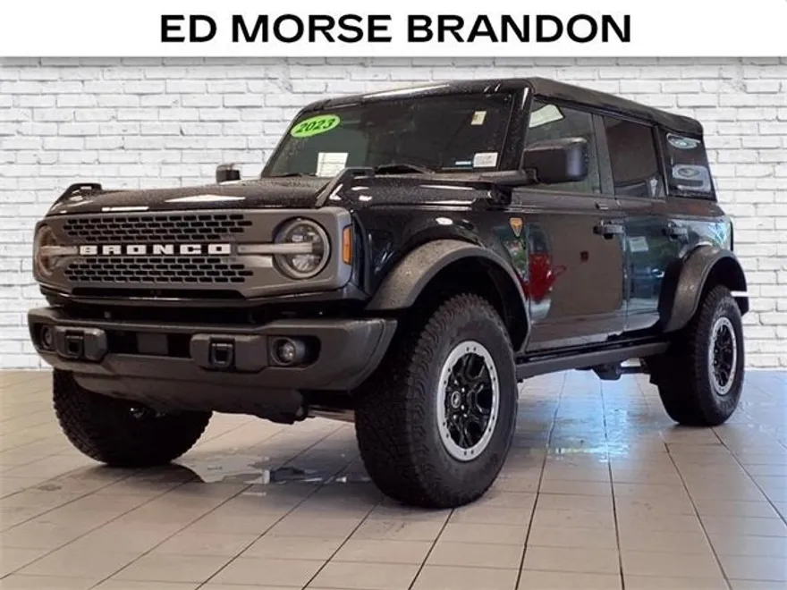2023 Ford Bronco Base photo 1