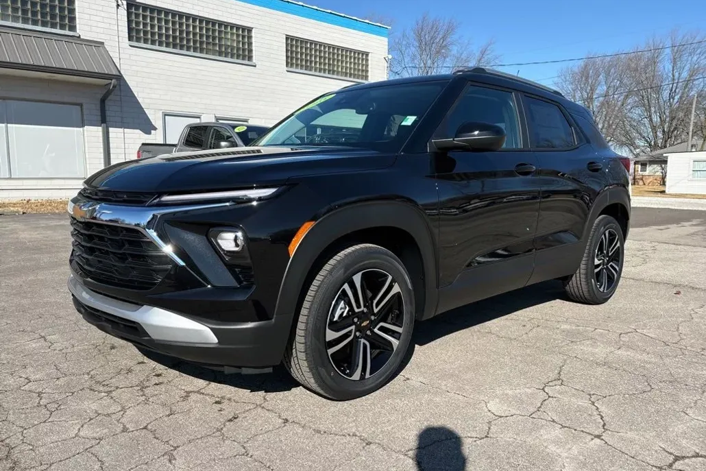 2025 Chevrolet Trailblazer LT photo 1