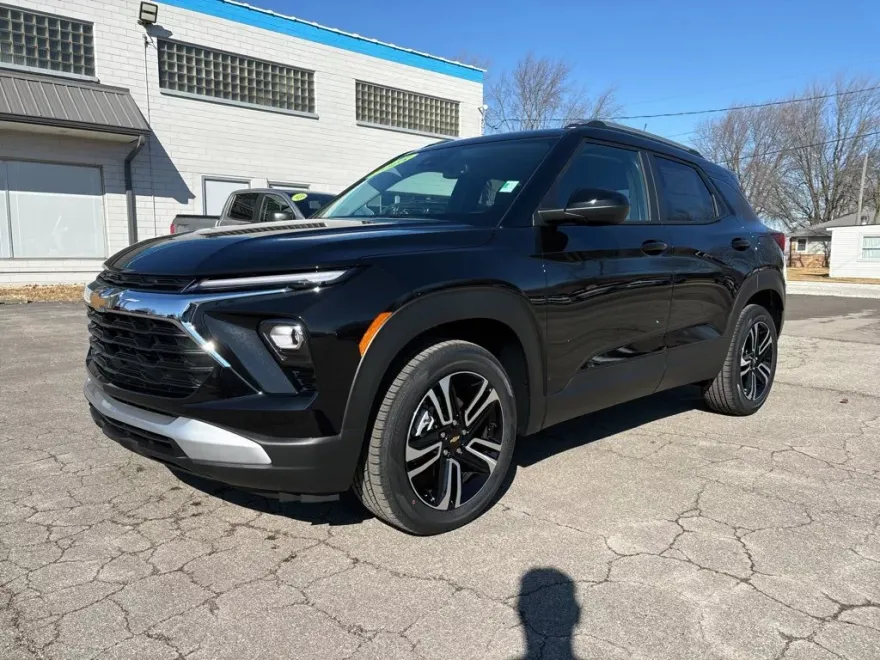 2025 Chevrolet Trailblazer LT photo 1