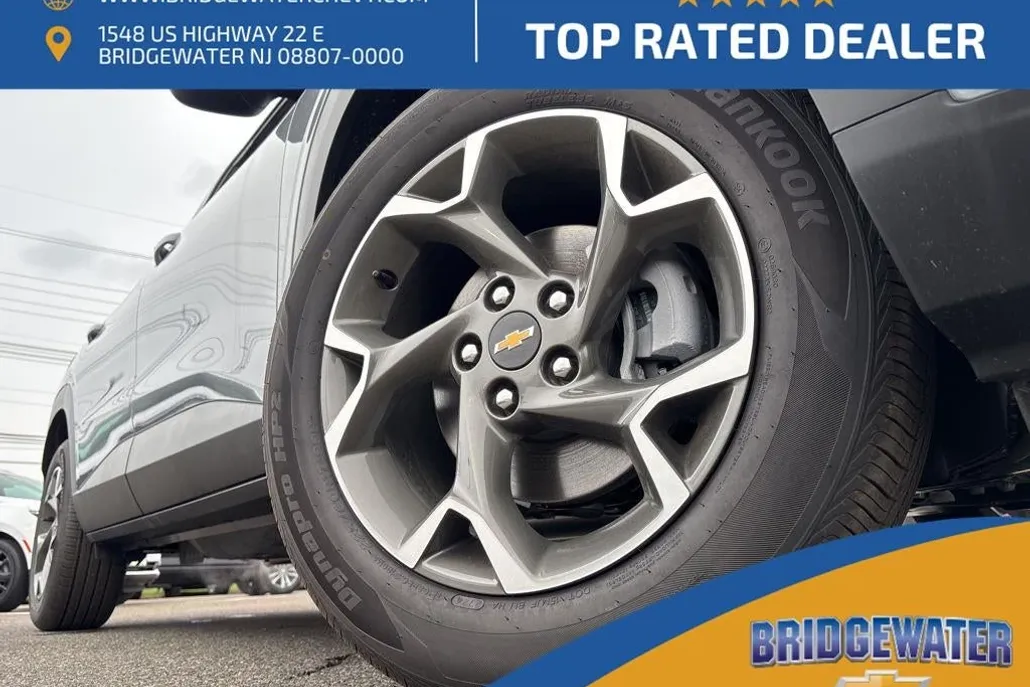 2025 Chevrolet Trax LT photo 1