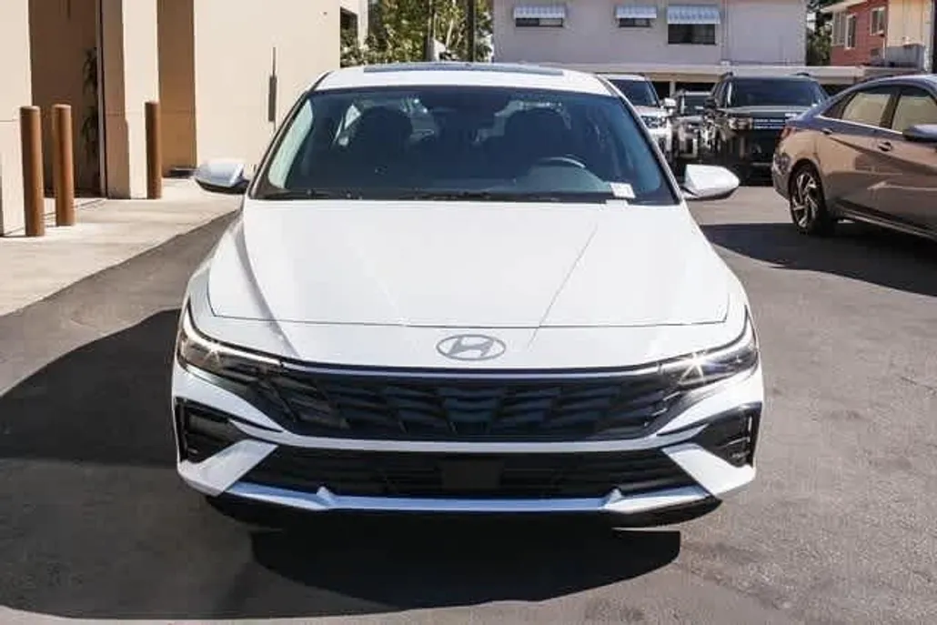 2025 Hyundai Elantra SEL Convenience photo 1
