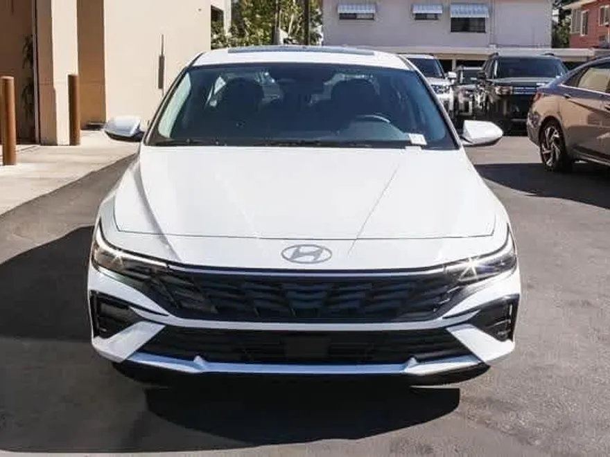 2025 Hyundai Elantra SEL Convenience photo 1