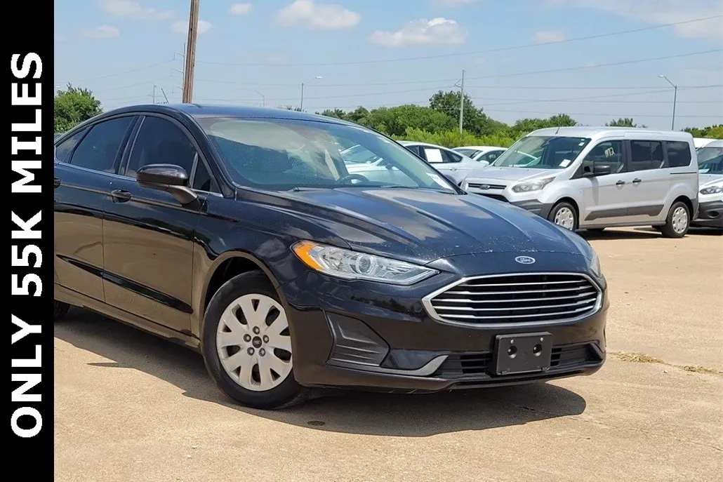 2019 Ford Fusion S photo 1