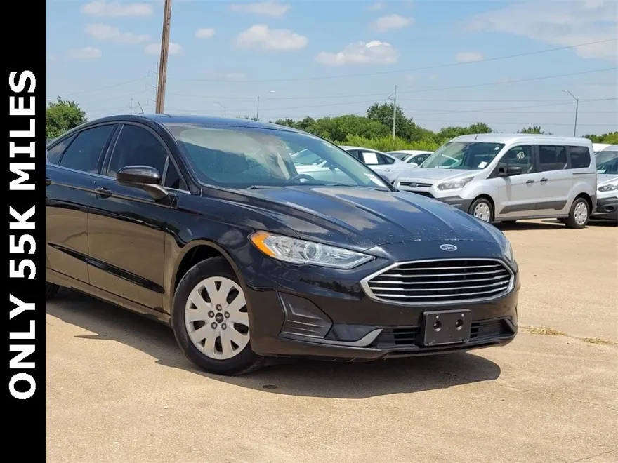 2019 Ford Fusion S photo 1