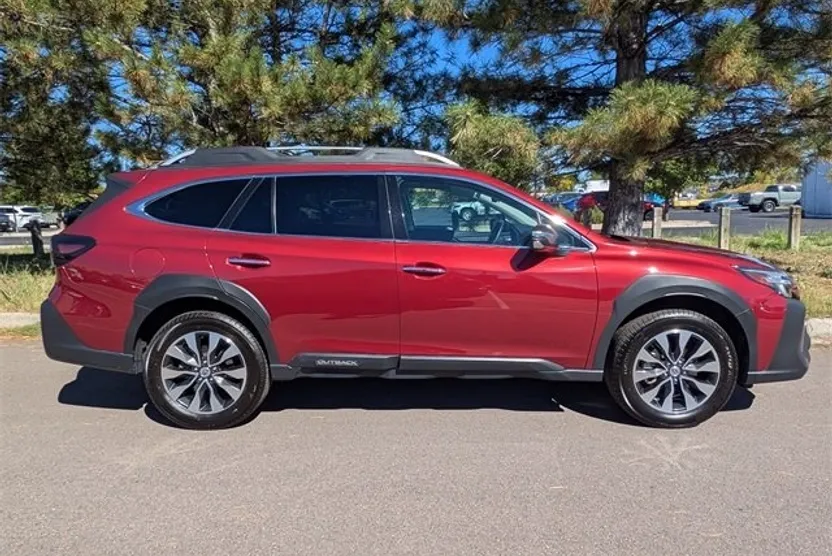 2023 Subaru Outback Touring photo 1