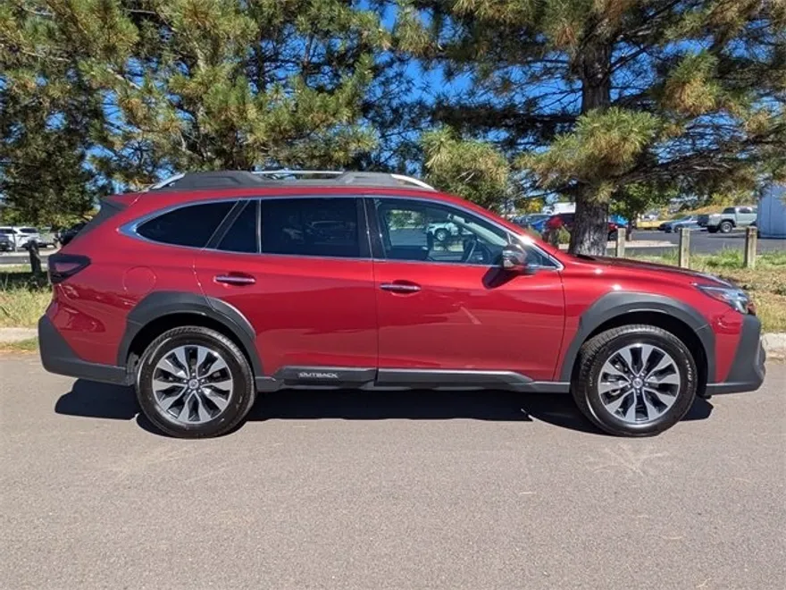 2023 Subaru Outback Touring photo 1