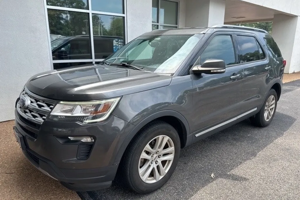 2019 Ford Explorer XLT photo 1