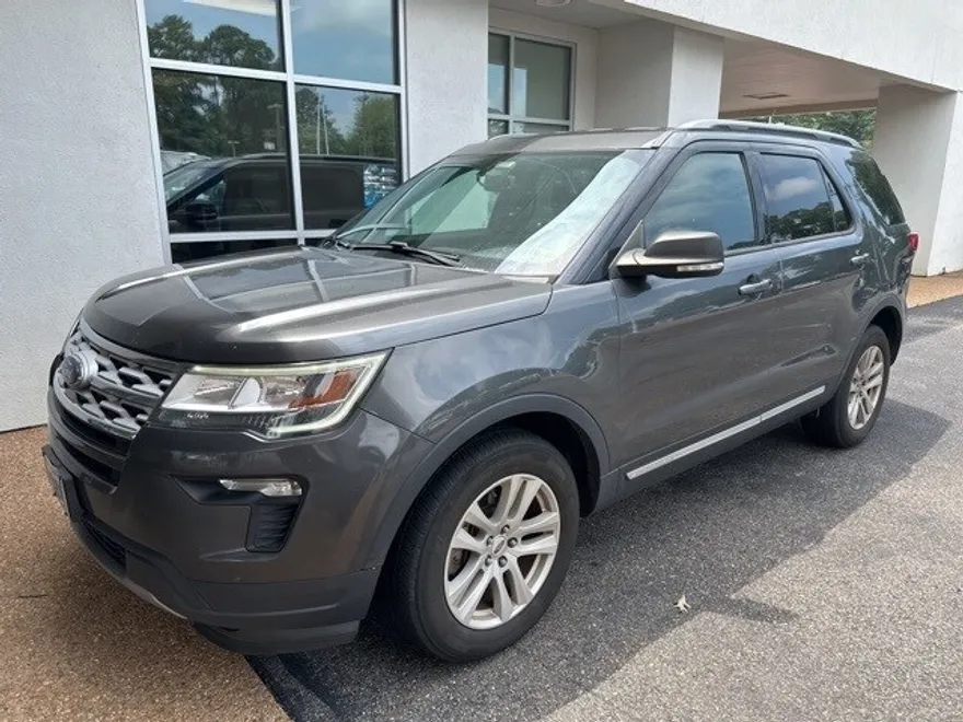 2019 Ford Explorer XLT photo 1