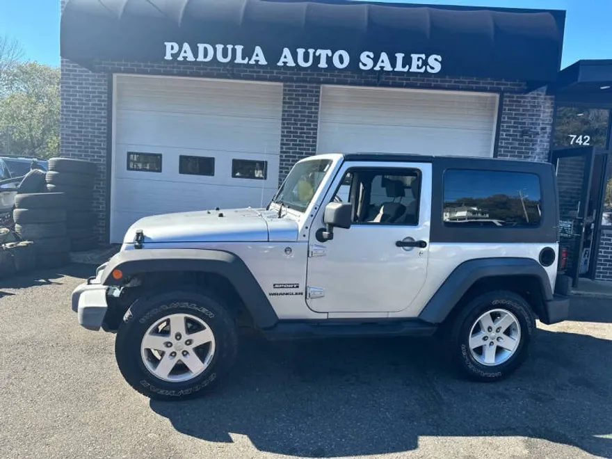2010 Jeep Wrangler Sport photo 1
