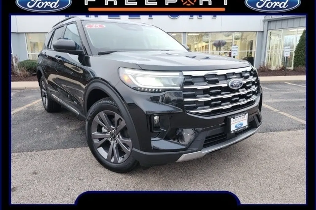 2025 Ford Explorer photo 1