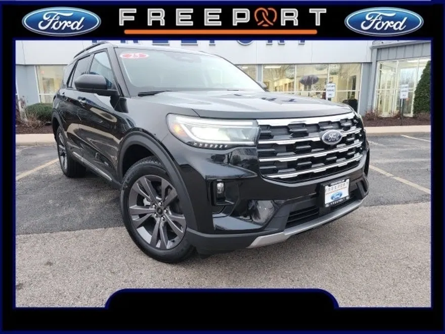 2025 Ford Explorer photo 1