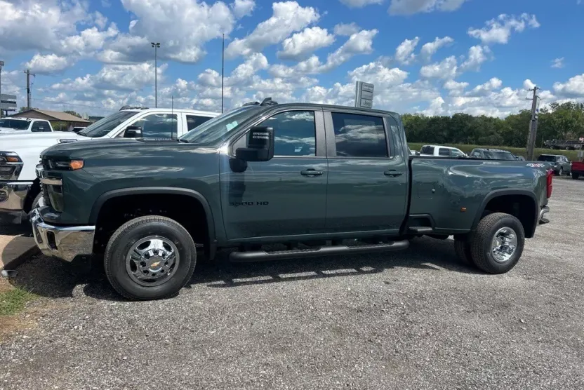 2026 Chevrolet Silverado 3500HD LT photo 1