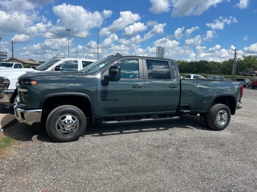 2026 Chevrolet Silverado 3500HD LT photo 1