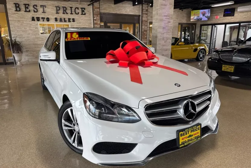 2016 Mercedes Benz E 4MATIC photo 1