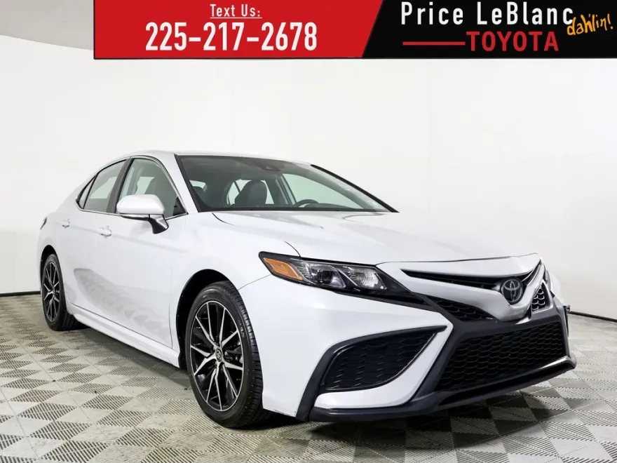 2023 Toyota Camry SE photo 1