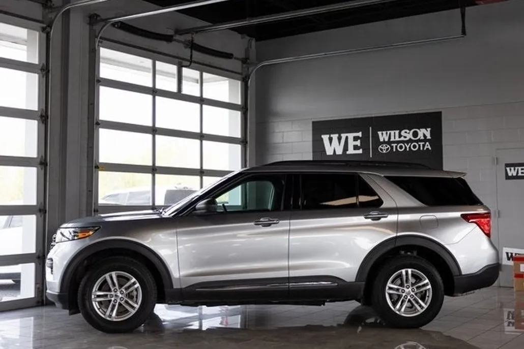 2021 Ford Explorer XLT photo 1