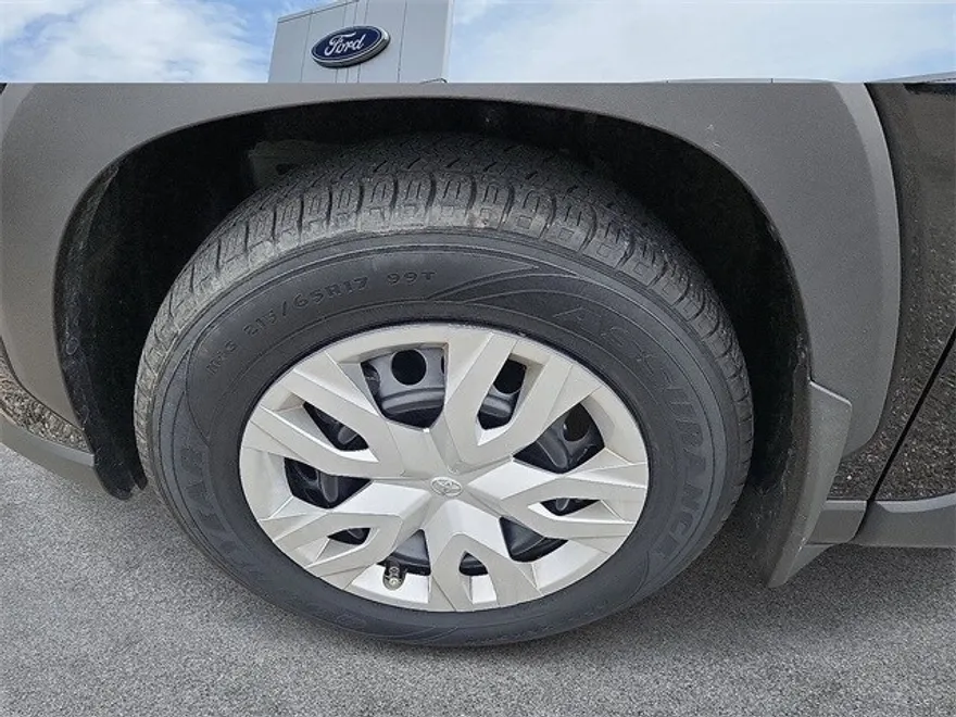 2024 Toyota Corolla Cross L photo 1