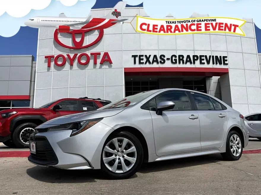 2023 Toyota Corolla LE photo 1