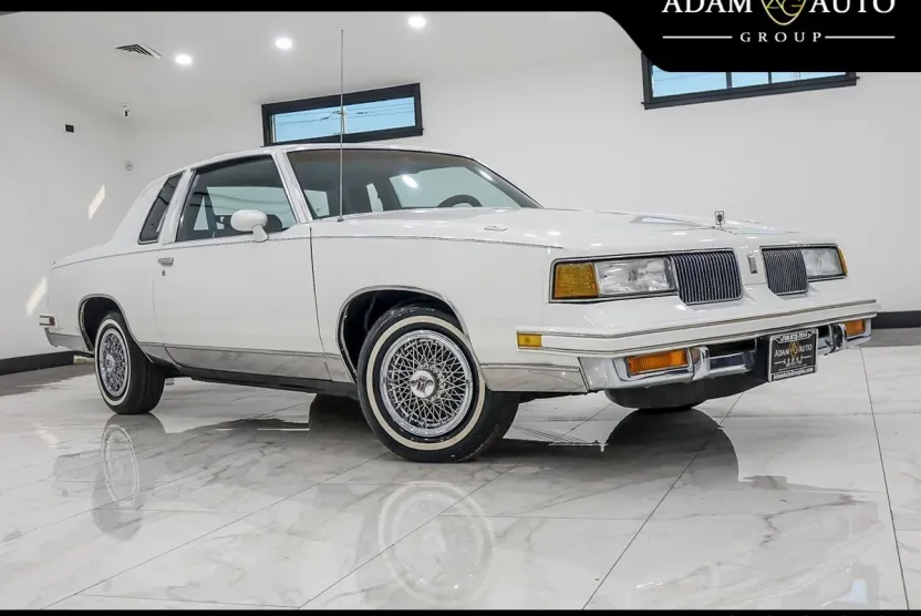 1988 Oldsmobile Cutlass Supreme photo 1