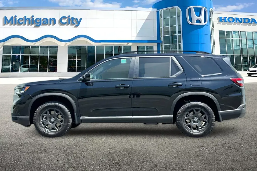 2025 Honda Pilot TrailSport photo 1