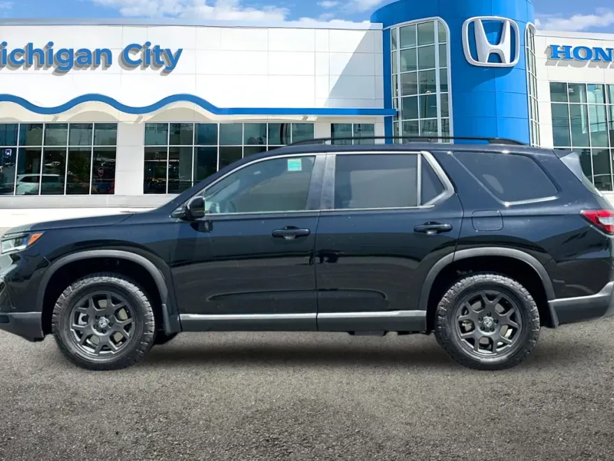 2025 Honda Pilot TrailSport photo 1