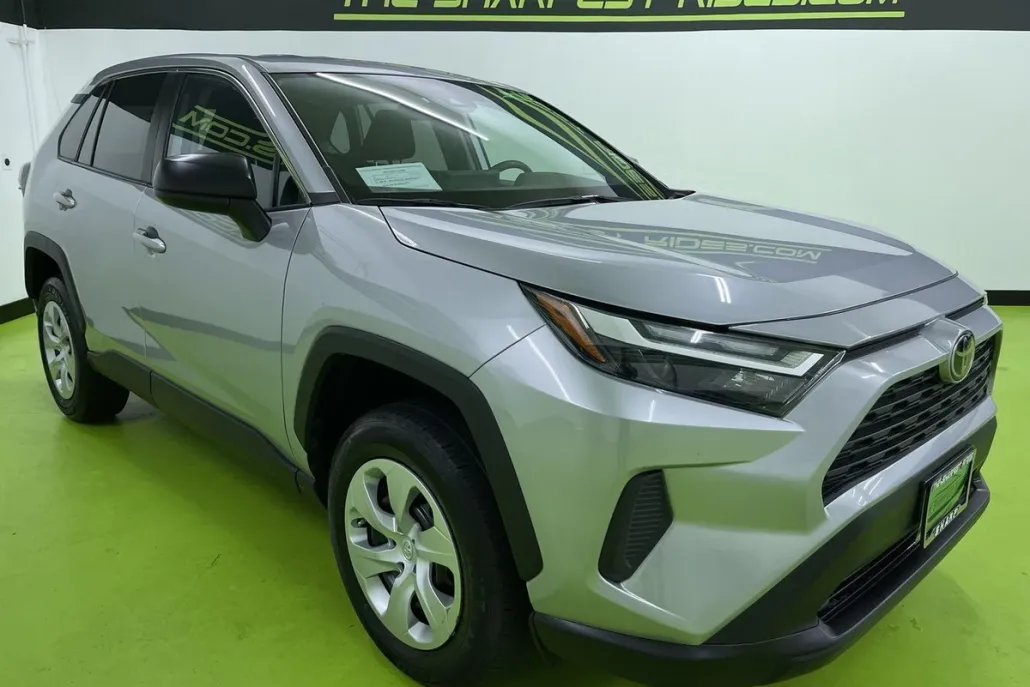 2024 Toyota RAV4 LE photo 1