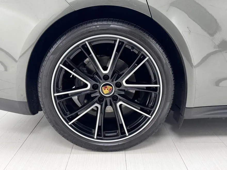 2023 Porsche Panamera 4 Platinum photo 39