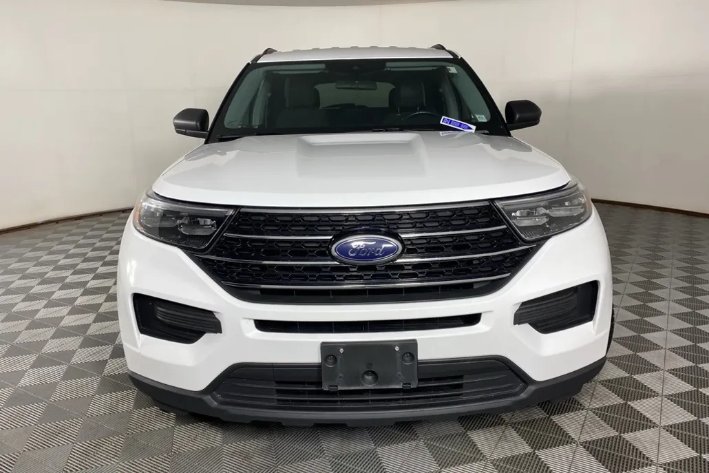 2021 Ford Explorer XLT photo 1