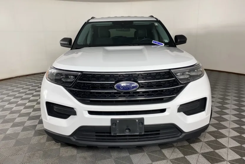 2021 Ford Explorer XLT photo 1