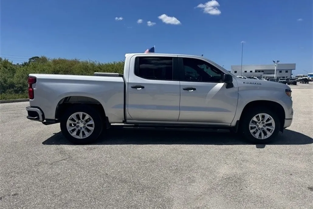 2022 Chevrolet Silverado 1500 Custom photo 1