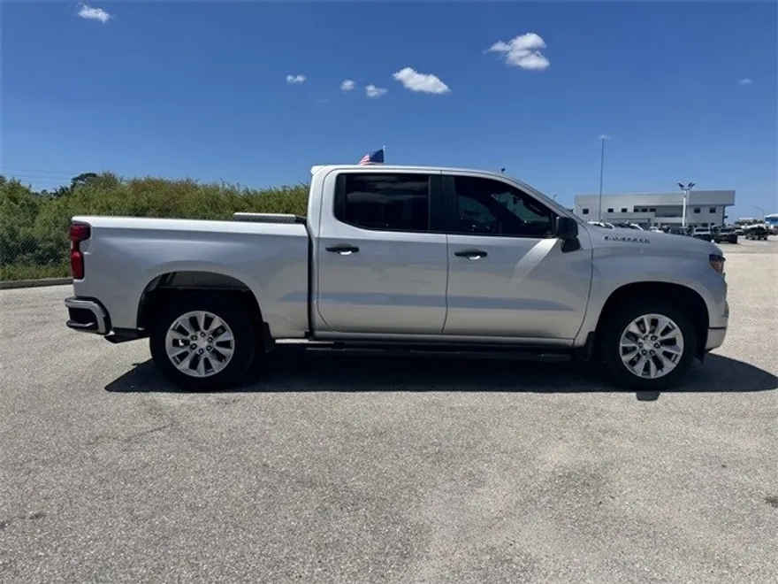 2022 Chevrolet Silverado 1500 Custom photo 1