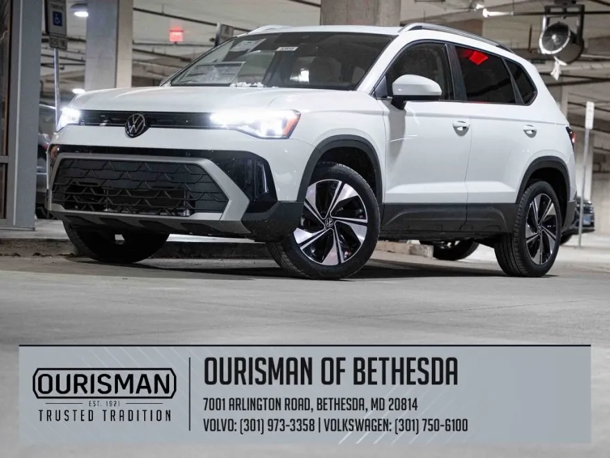 2025 Volkswagen Taos SE photo 1