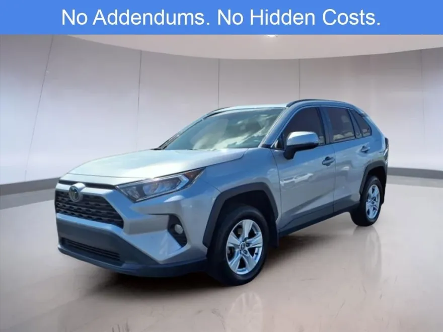 2020 Toyota RAV4 XLE photo 1