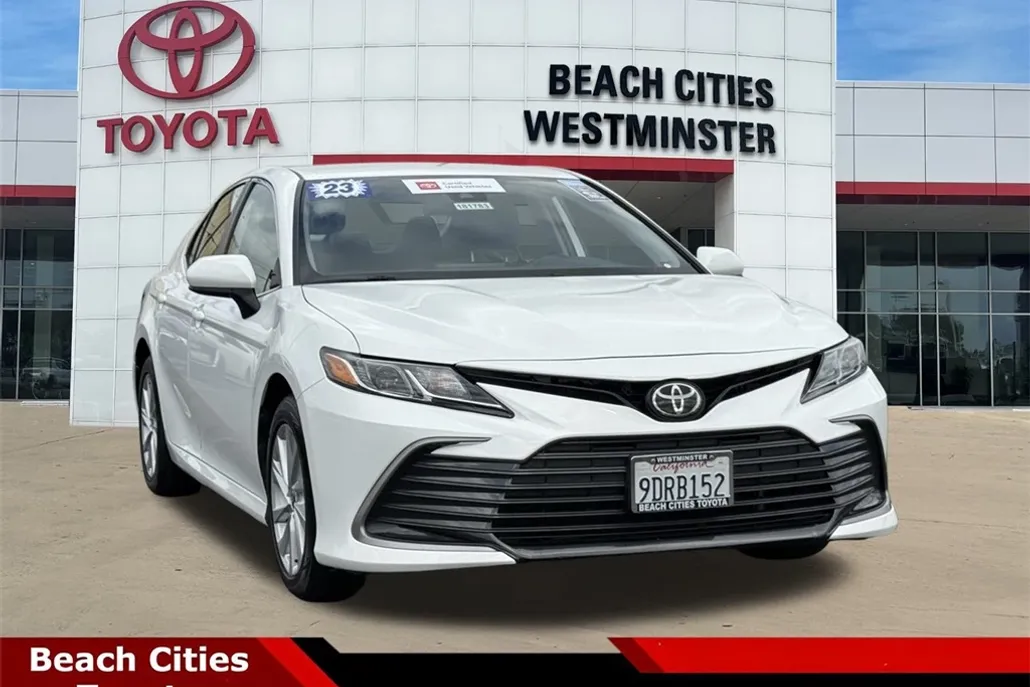 2023 Toyota Camry LE photo 1