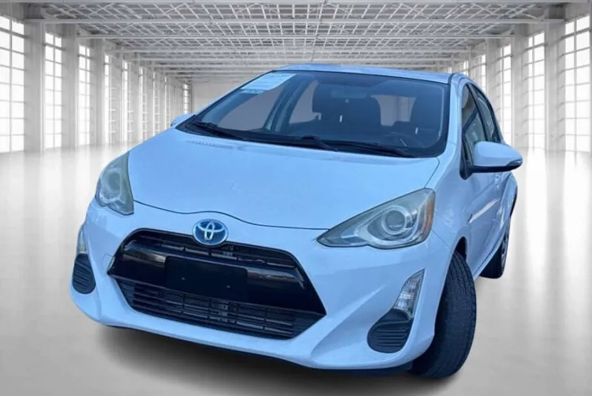 2016 Toyota Prius C photo 1