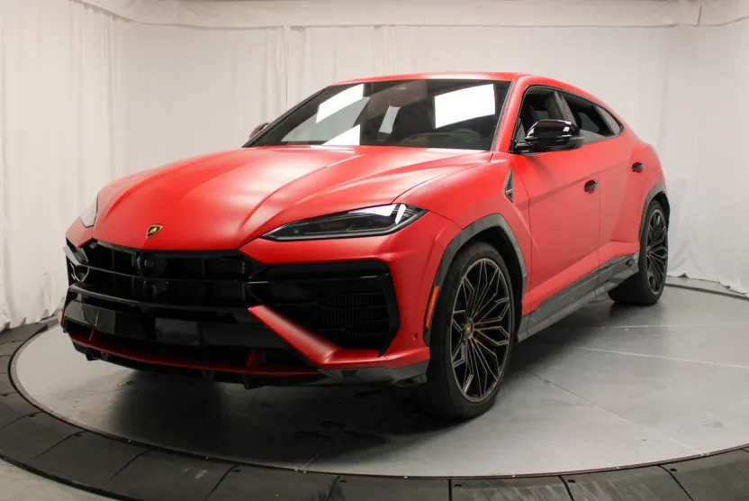 2025 Lamborghini Urus SE photo 1
