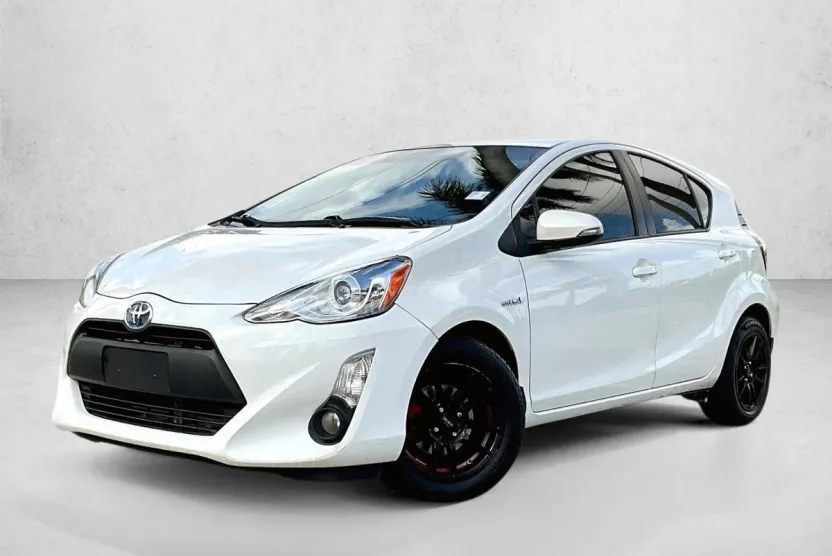 2016 Toyota Prius C One photo 1