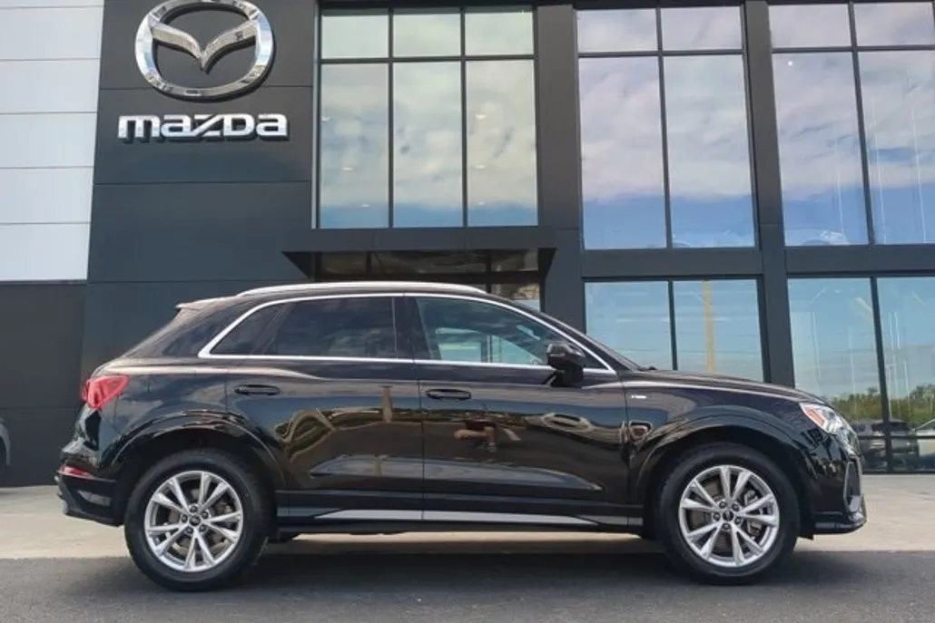 2024 Audi Q3 45 TFSI S line Premium photo 1