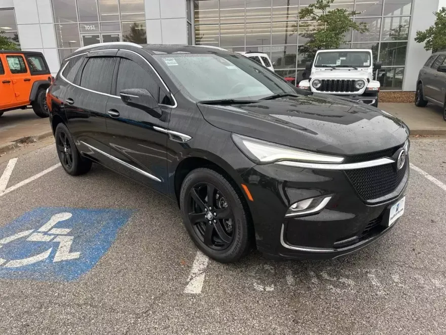 2023 Buick Enclave Essence photo 1